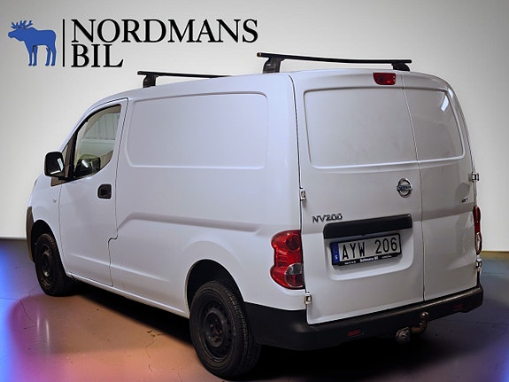 Nissan NV200 3 of 9