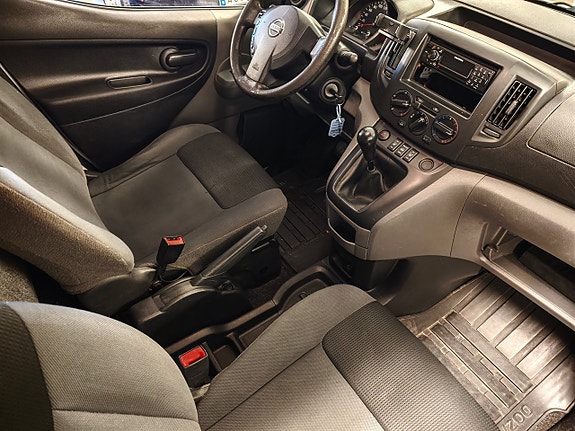 Nissan NV200 9 of 9