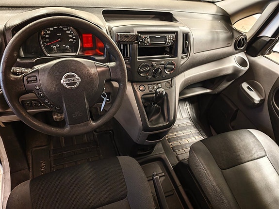 Nissan NV200 8 of 9