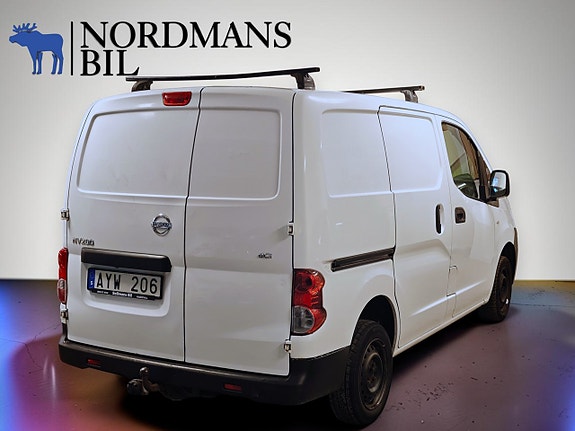 Nissan NV200 4 of 9