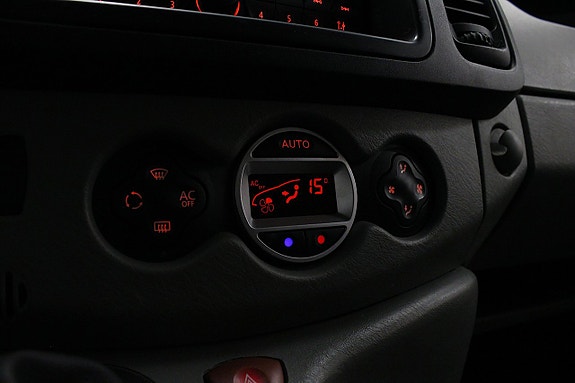 Renault Trafic 10 of 12