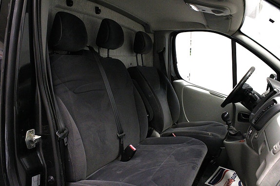 Renault Trafic 11 of 12