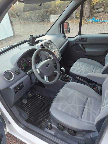 Ford Transit Connect 5 of 6