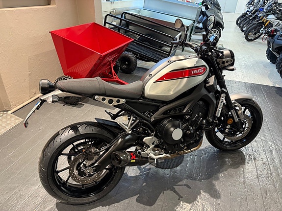 Yamaha XSR900 2 of 9