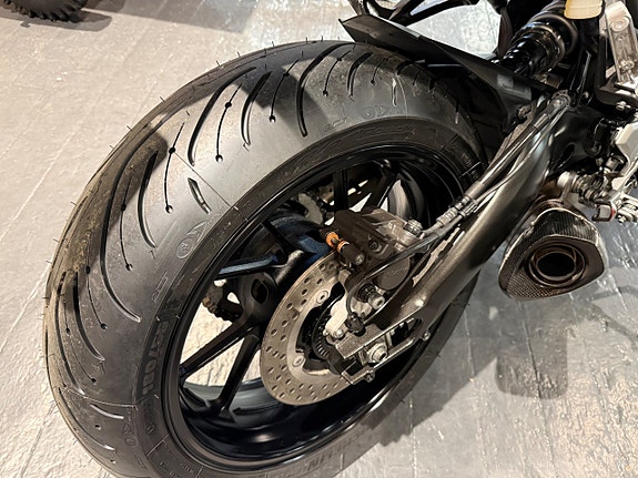 Yamaha XSR900 8 of 9