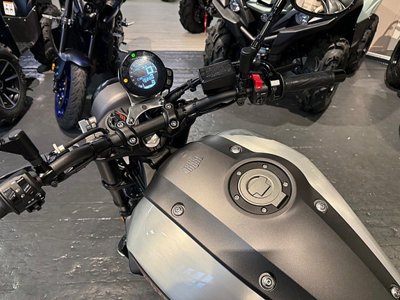 Yamaha XSR900 6 of 9