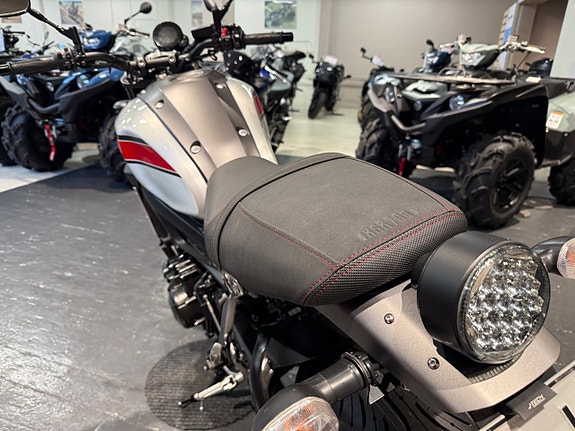 Yamaha XSR900 3 of 9