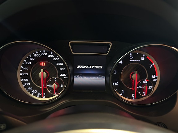 Mercedes-Benz GLA 45 AMG 12 of 17