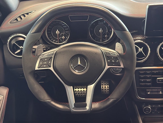 Mercedes-Benz GLA 45 AMG 11 of 17