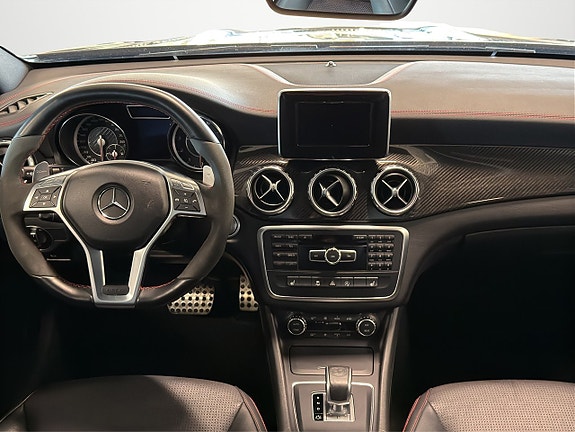 Mercedes-Benz GLA 45 AMG 13 of 17