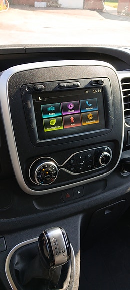Nissan NV300 2 of 4