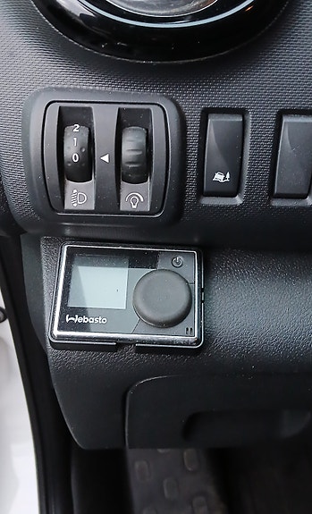 Nissan NV300 3 of 4