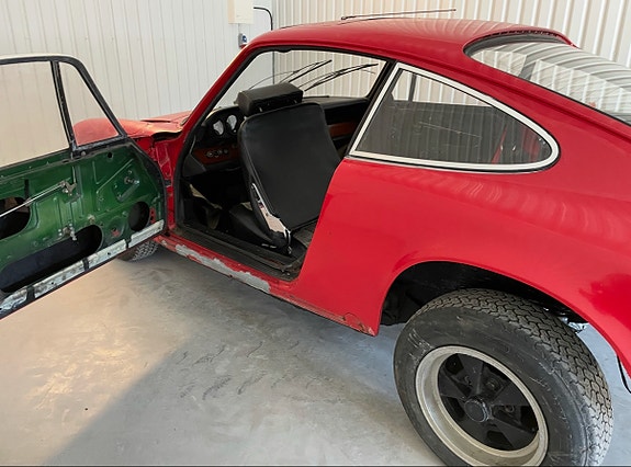 Porsche 911 4 of 5