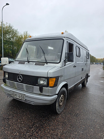 Mercedes-Benz 307 2 of 10