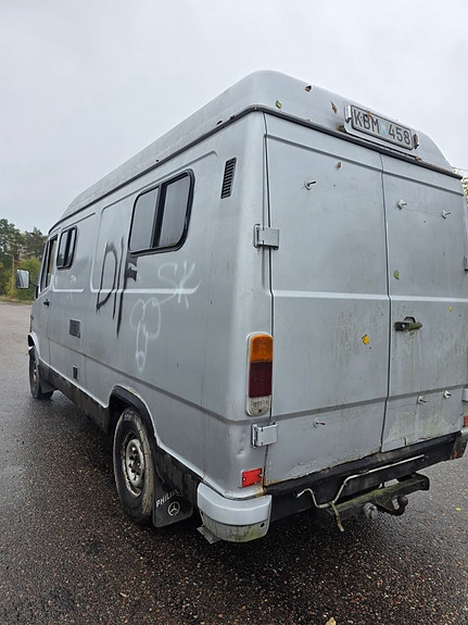 Mercedes-Benz 307 4 of 10