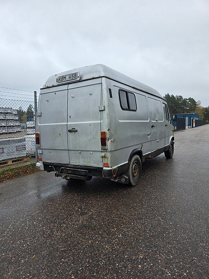 Mercedes-Benz 307 5 of 10