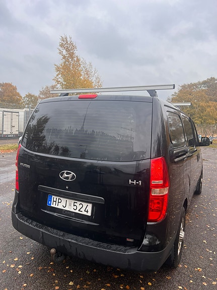 Hyundai H-1 3 of 5