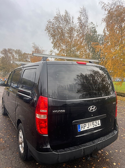 Hyundai H-1 4 of 5