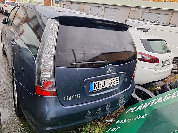 Mitsubishi Grandis 6 of 6