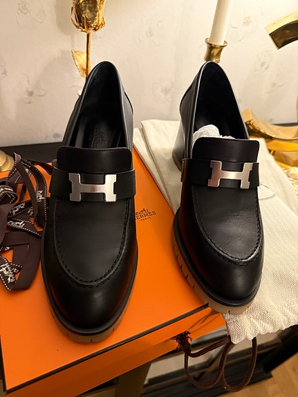 Hermès loafers i läder stl 38,5 svart