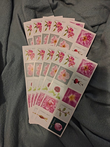PostNord frimärken med blommotiv