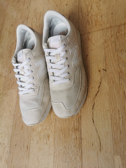 New Balance Sneaker Dam