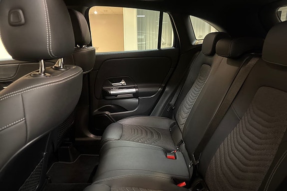 Mercedes-Benz GLA 250 e 12 of 14