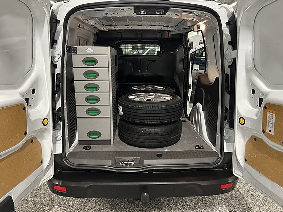 Ford Transit Connect 16 of 24