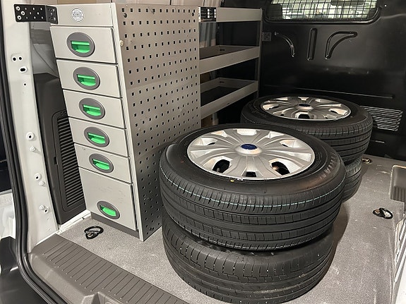 Ford Transit Connect 17 of 24