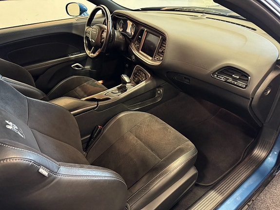 Dodge Challenger 11 of 26