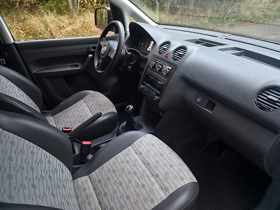 Volkswagen Caddy Maxi 6 of 8