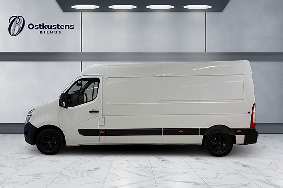 Nissan NV400 8 of 11