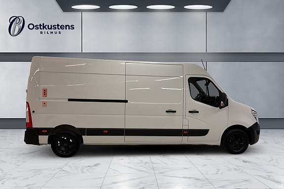 Nissan NV400 7 of 11