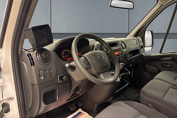 Nissan NV400 2 of 11