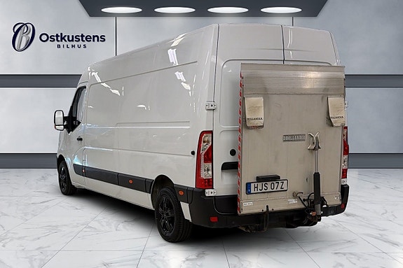 Nissan NV400 11 of 11