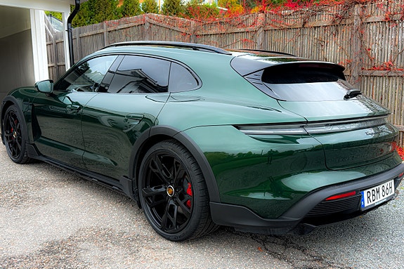 Porsche Taycan 4S 2 of 9