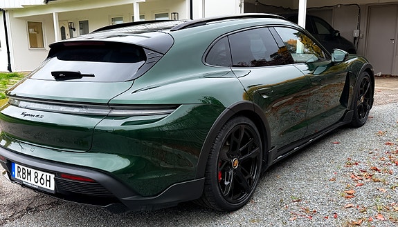 Porsche Taycan 4S 3 of 9