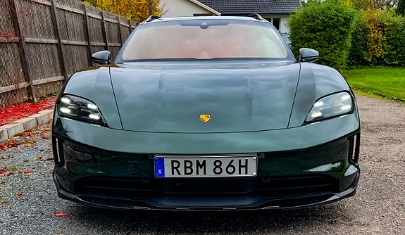 Porsche Taycan 4S 4 of 9