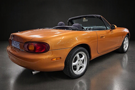 Mazda MX-5 4 of 7