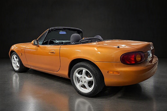 Mazda MX-5 3 of 7