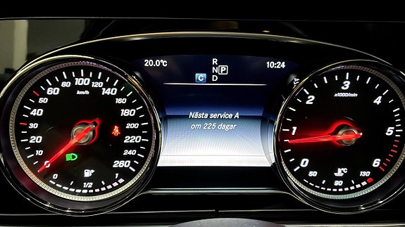 Mercedes-Benz E 220 d 22 of 26