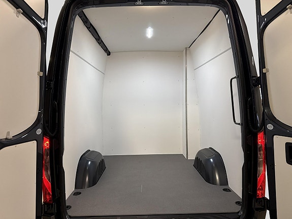 Mercedes-Benz Sprinter 319 12 of 16