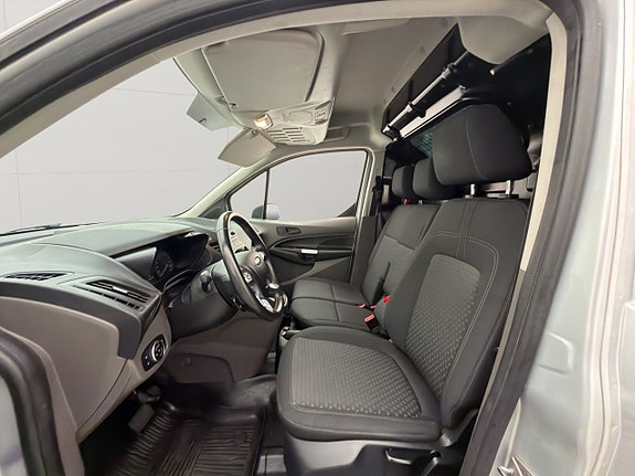 Ford Transit Connect 16 of 28
