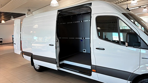 Mercedes-Benz eSprinter 420 11 of 12