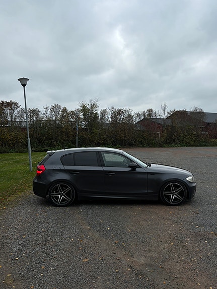 BMW 120d 3 of 14