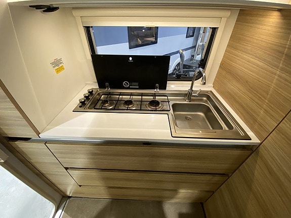 Adria 542 PH /Queenbädd /1595kr i mån 16 of 26