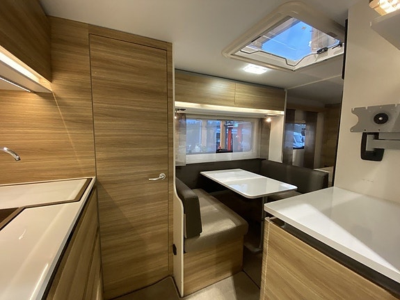 Adria 542 PH /Queenbädd /1595kr i mån 6 of 26