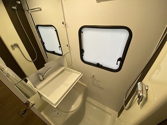 Adria 542 PH /Queenbädd /1595kr i mån 22 of 26