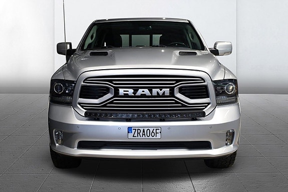Dodge RAM 1500 3 of 12