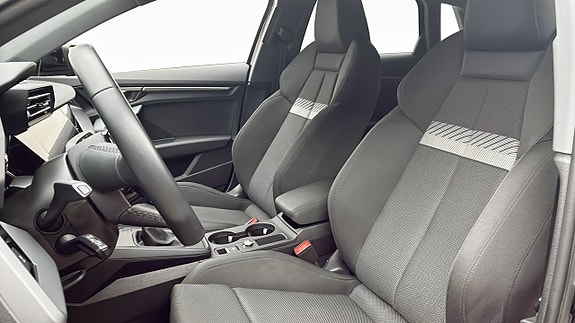 Audi A3 8 of 12